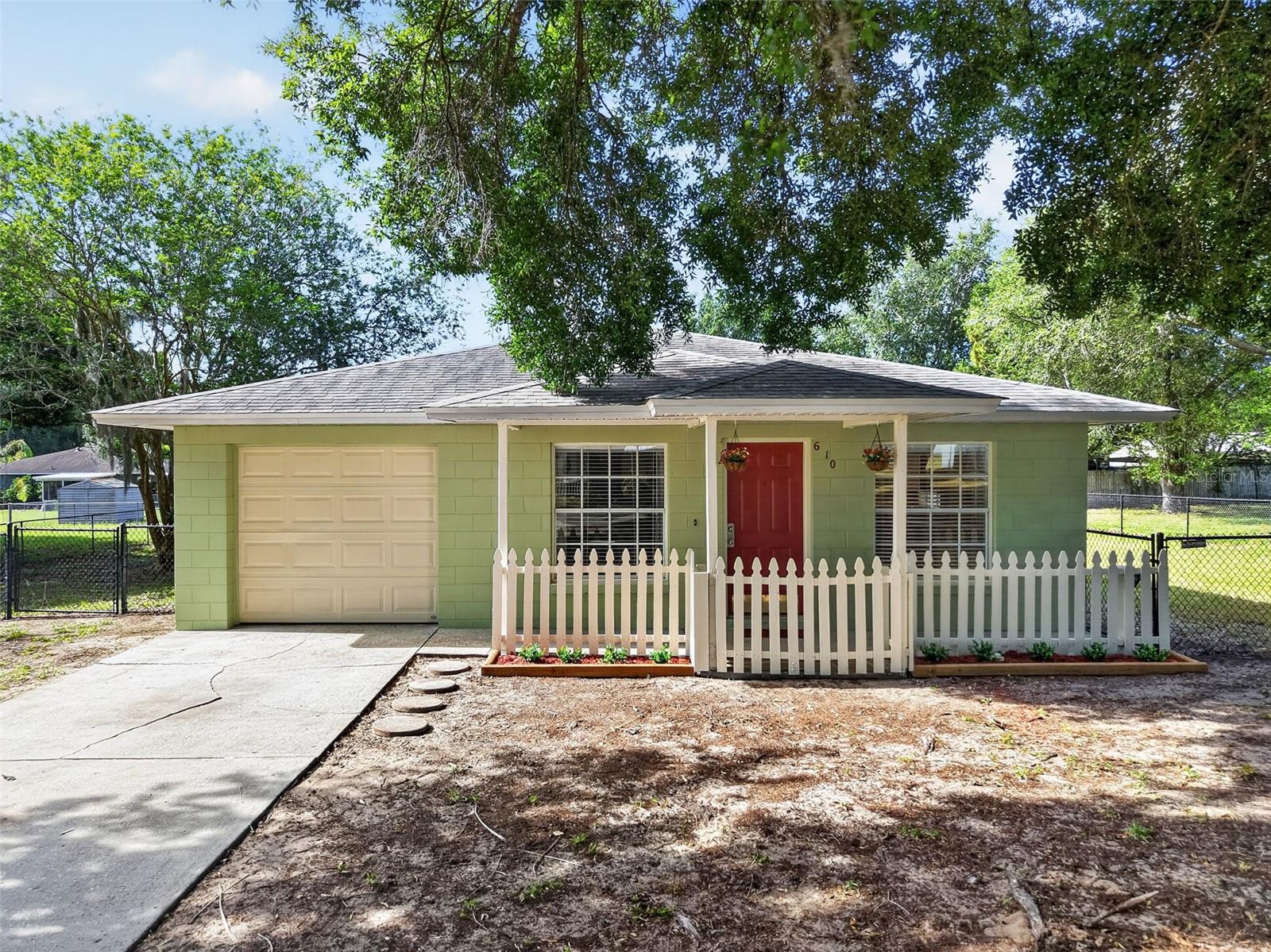 Image 2 of 34 For 610 Palmetto Drive