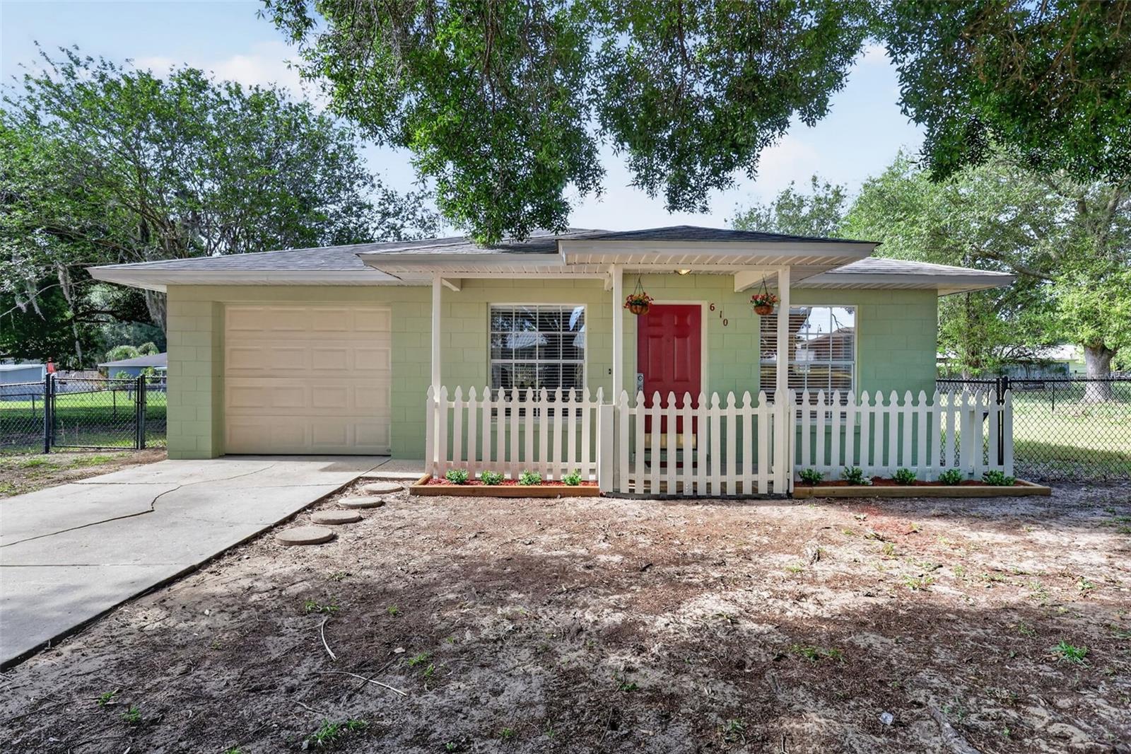 Image 4 of 34 For 610 Palmetto Drive