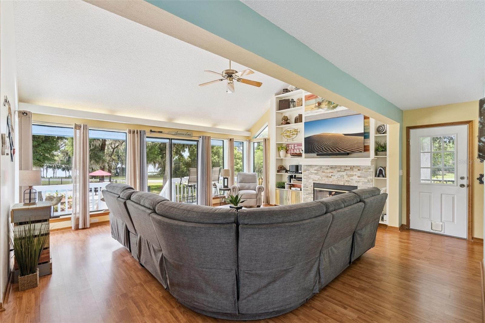 Image 8 of 72 For 10400 Lake Louisa Road
