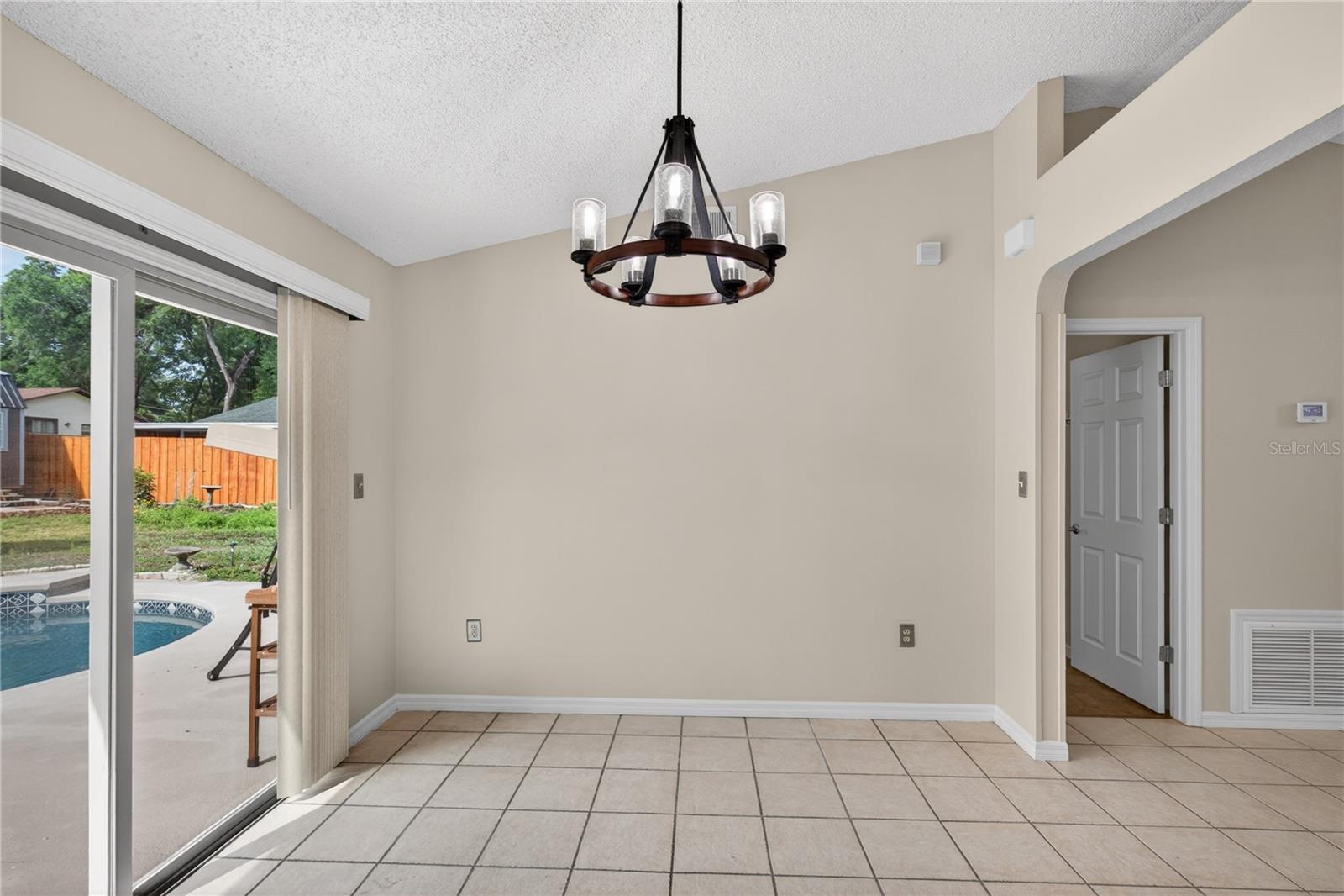 Image 11 of 46 For 25302 Glen Eagles St
