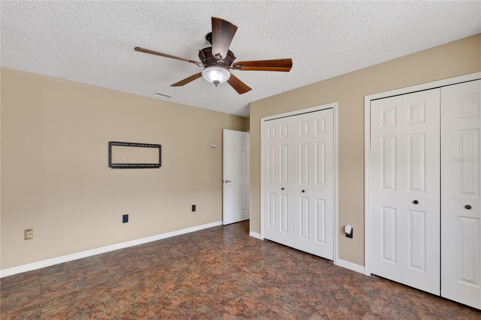 Image 18 of 46 For 25302 Glen Eagles St