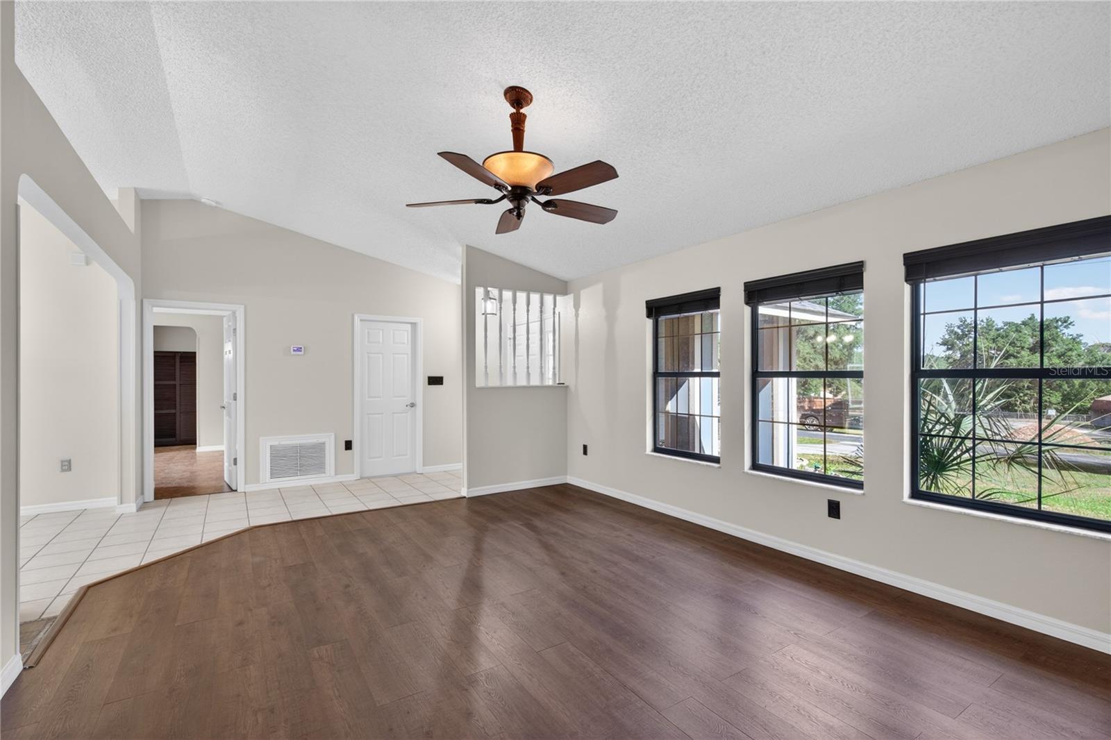 Image 8 of 46 For 25302 Glen Eagles St