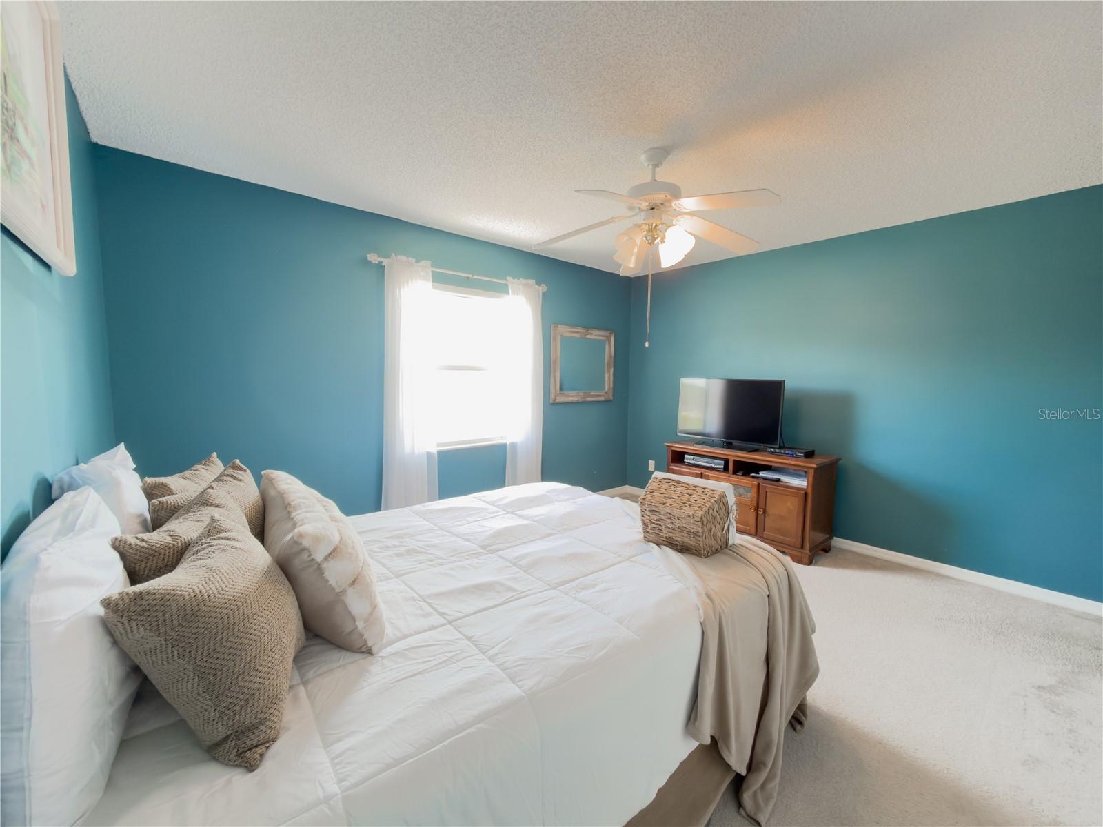 Image 17 of 37 For 32676 Oak Park Drive
