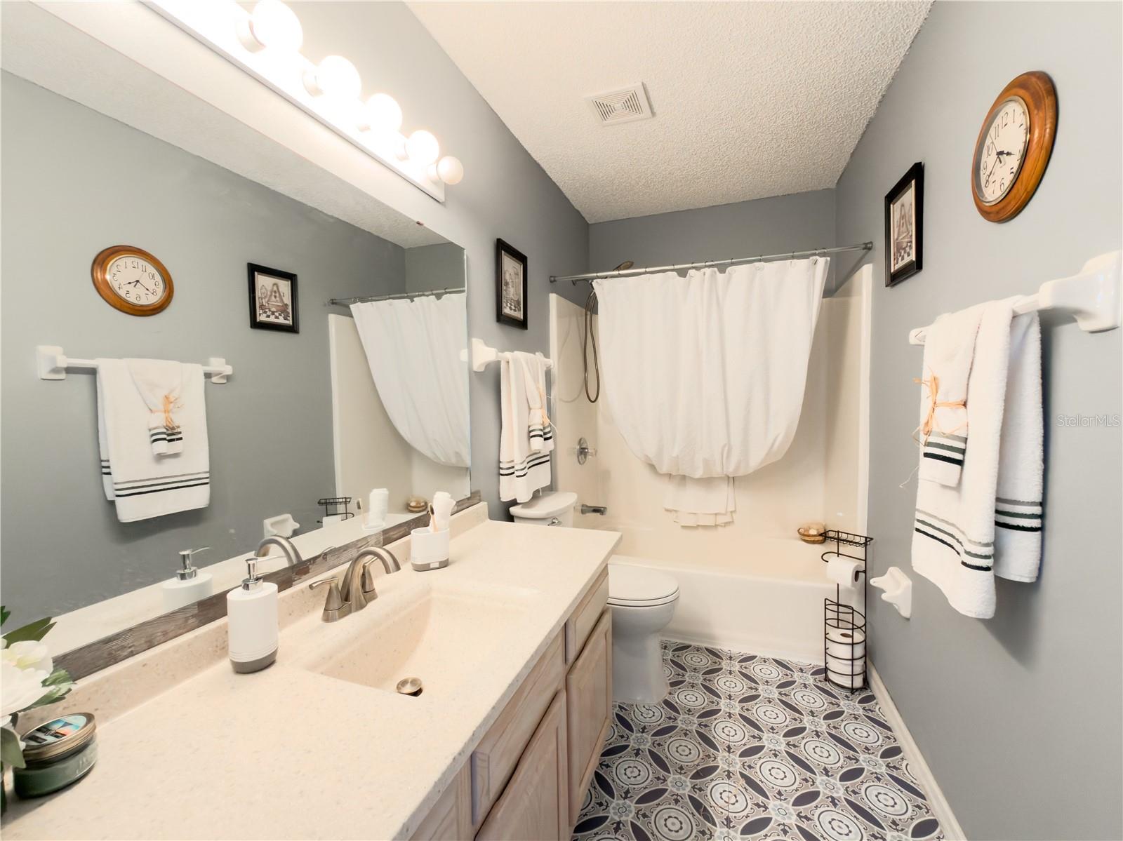 Image 18 of 37 For 32676 Oak Park Drive