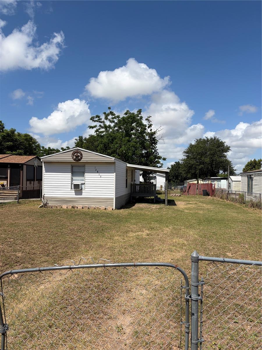 Image 11 of 14 For 16819 Bay Avenue