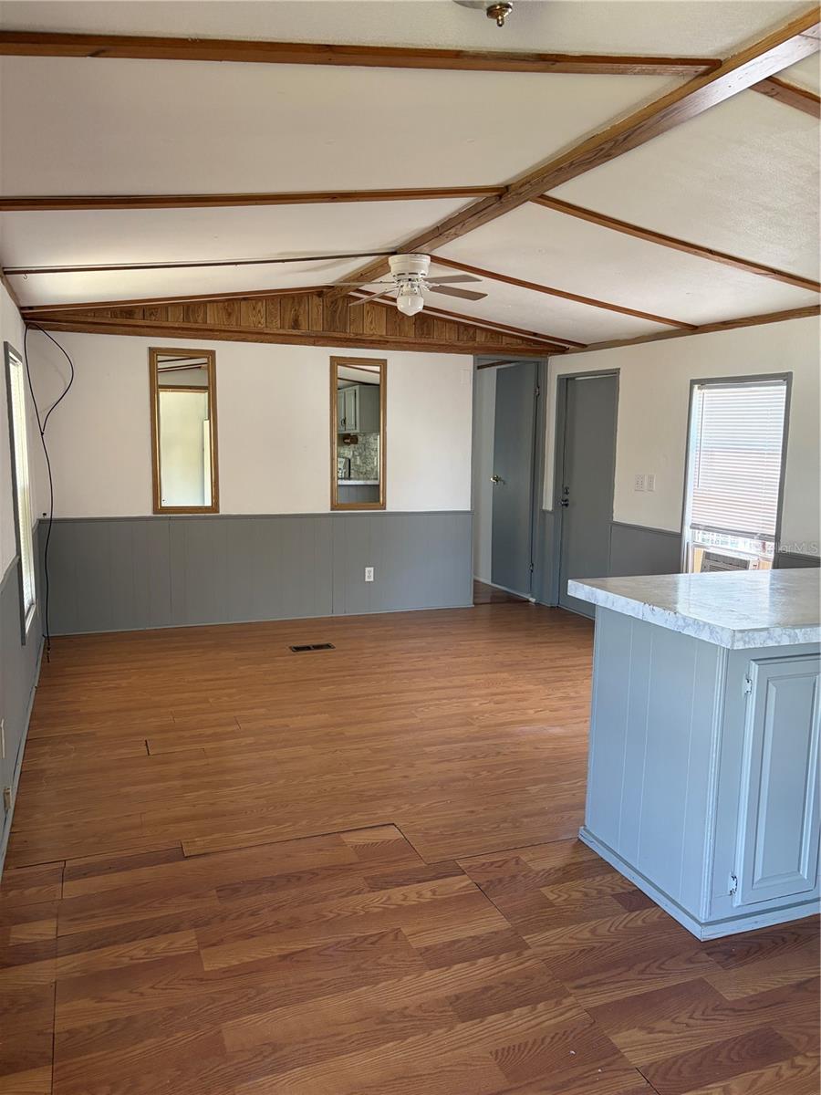 Image 4 of 14 For 16819 Bay Avenue