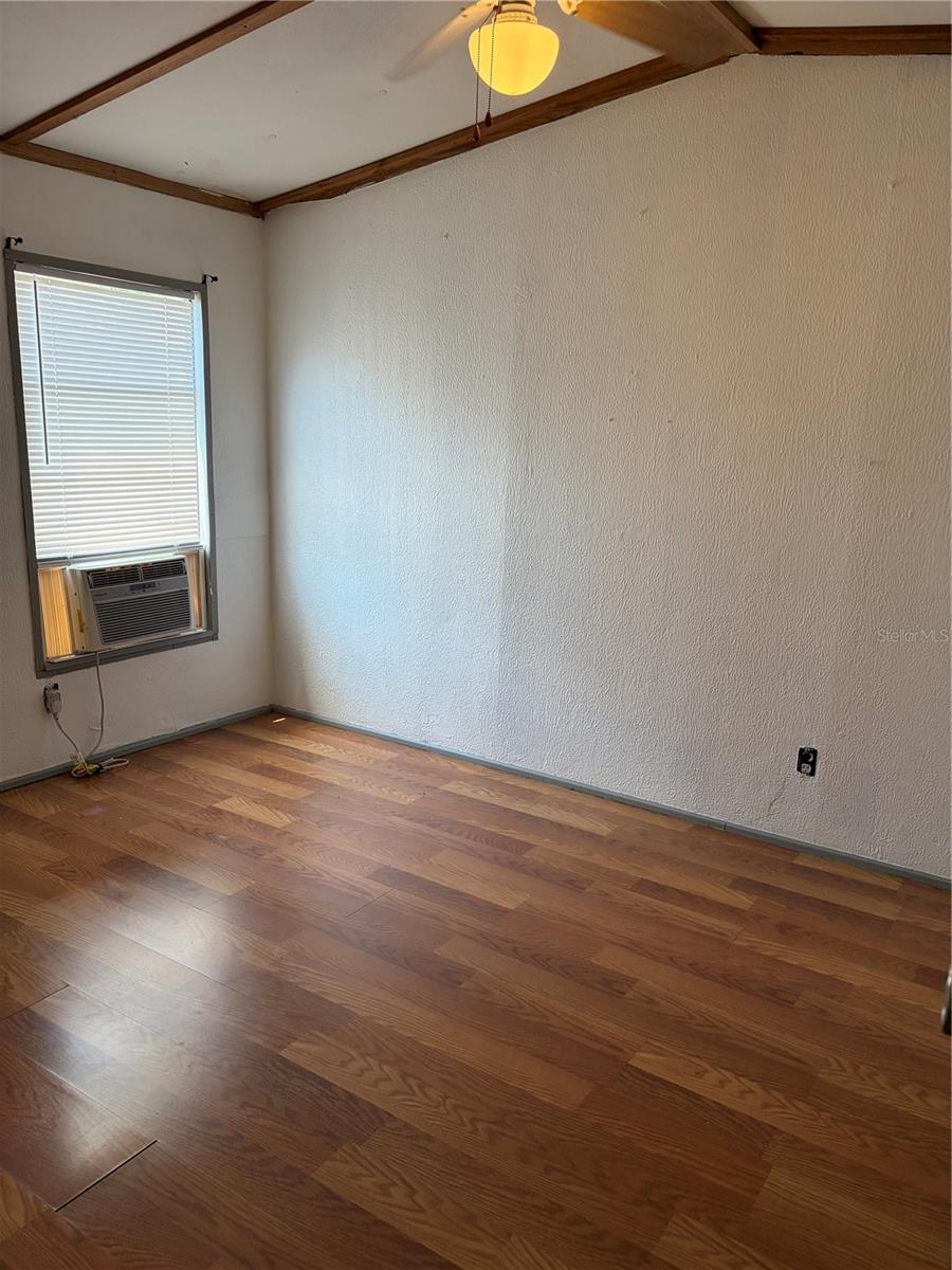 Image 8 of 14 For 16819 Bay Avenue