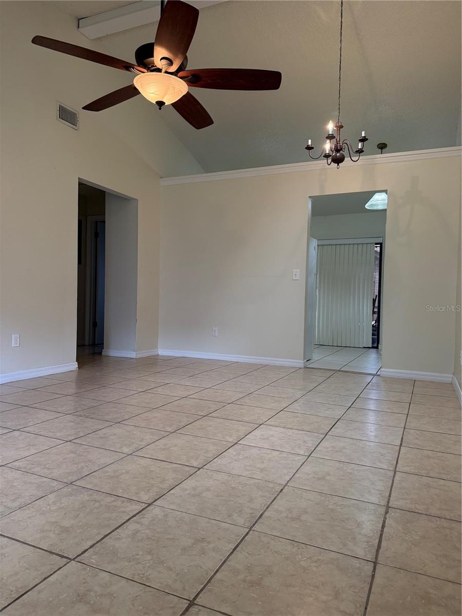 Image 13 of 40 For 407 Douglas Way 66