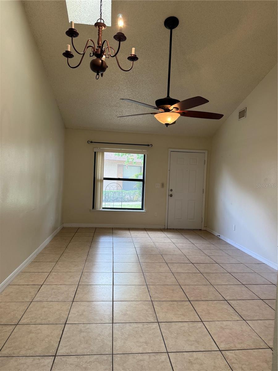 Image 14 of 40 For 407 Douglas Way 66