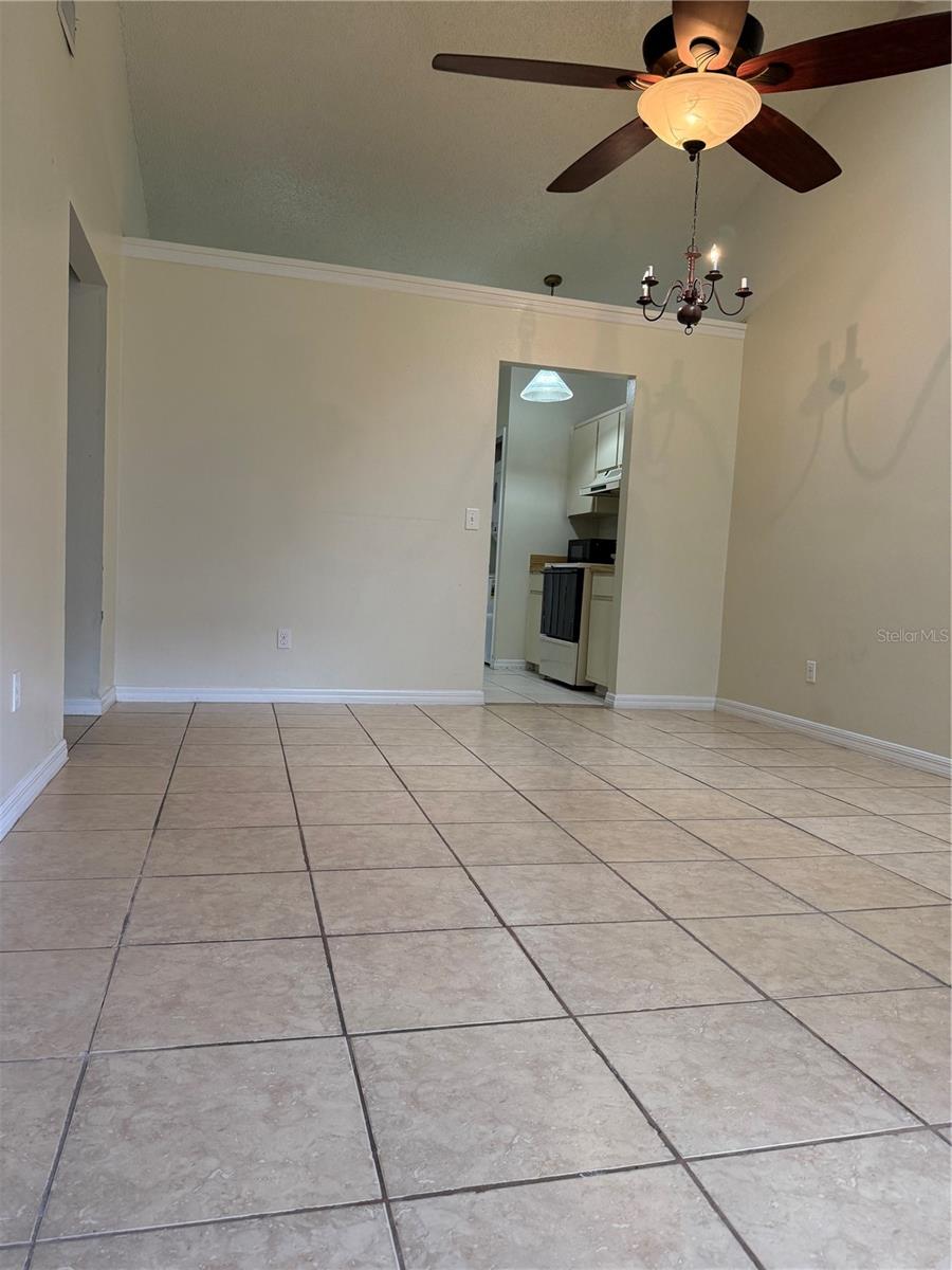 Image 15 of 40 For 407 Douglas Way 66