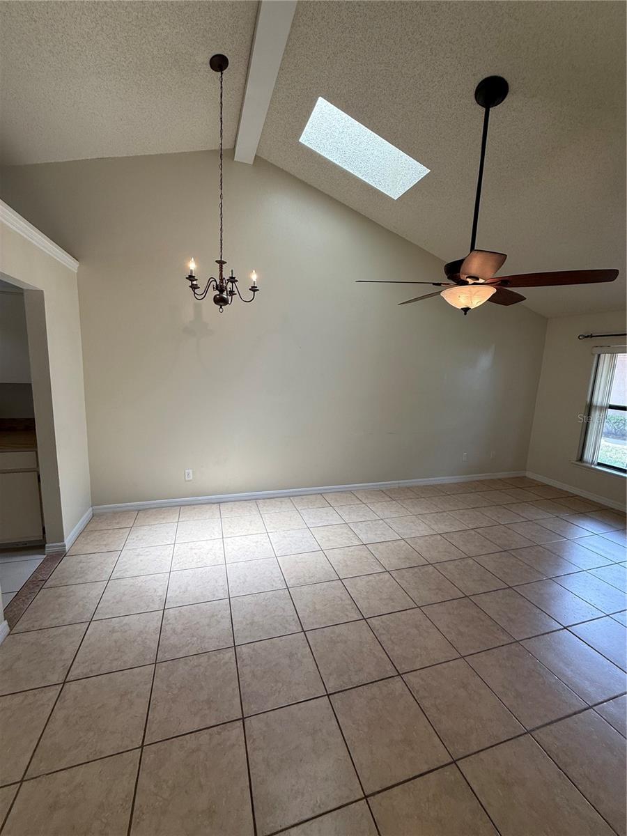 Image 16 of 40 For 407 Douglas Way 66