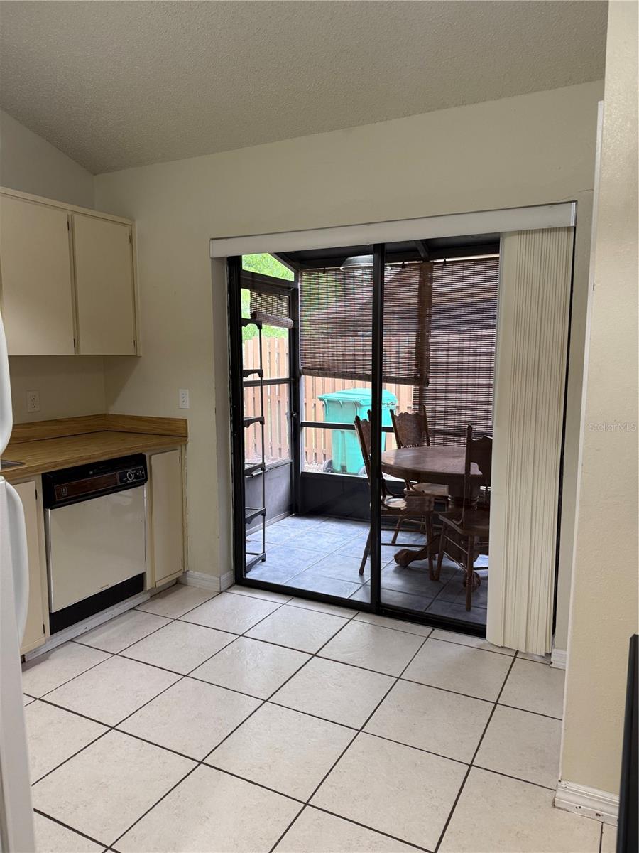 Image 22 of 40 For 407 Douglas Way 66