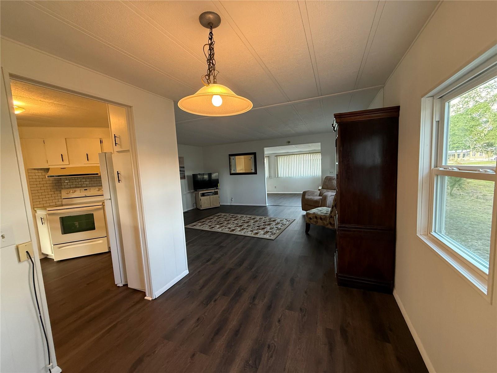 Image 12 of 40 For 27 Bobwhite Road