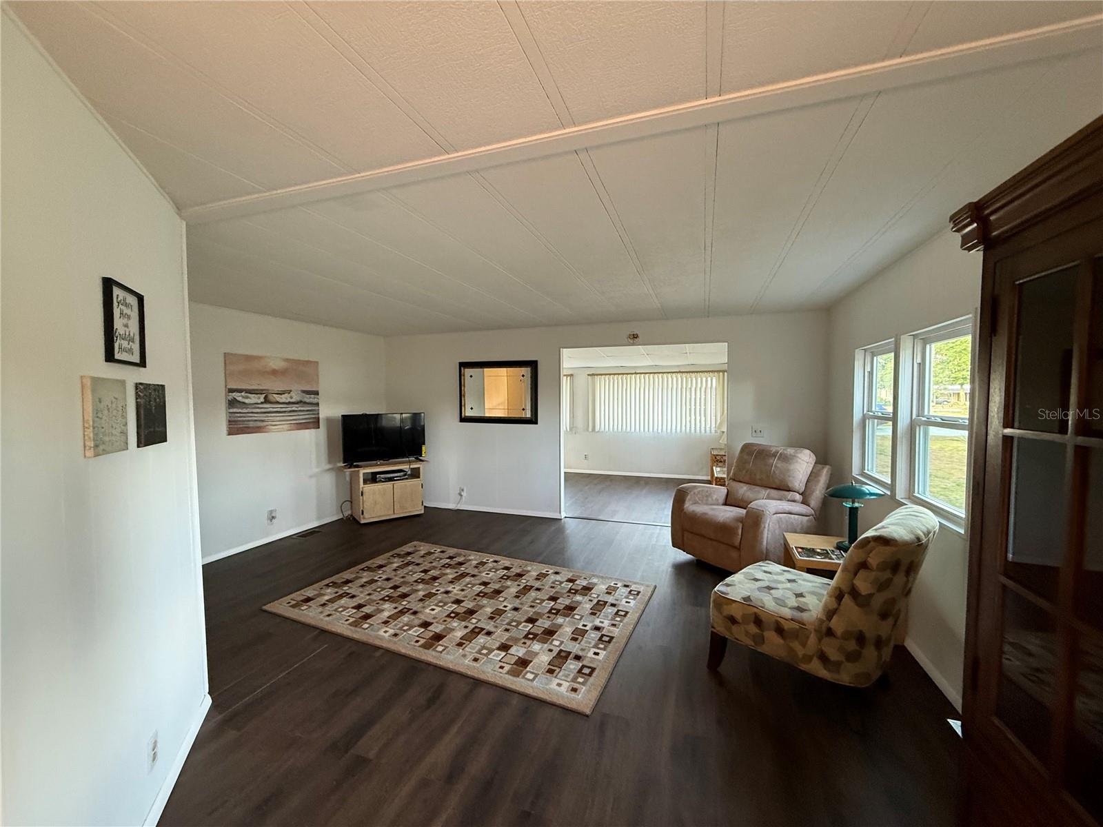 Image 14 of 40 For 27 Bobwhite Road