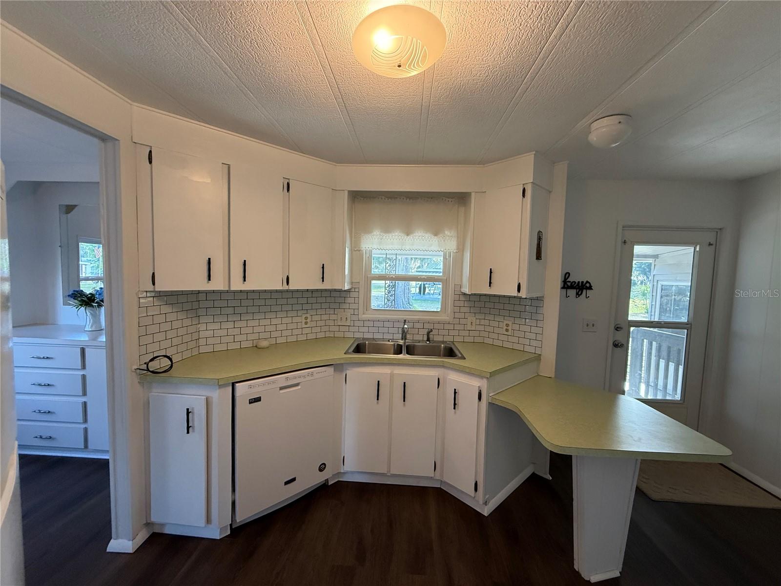 Image 4 of 40 For 27 Bobwhite Road