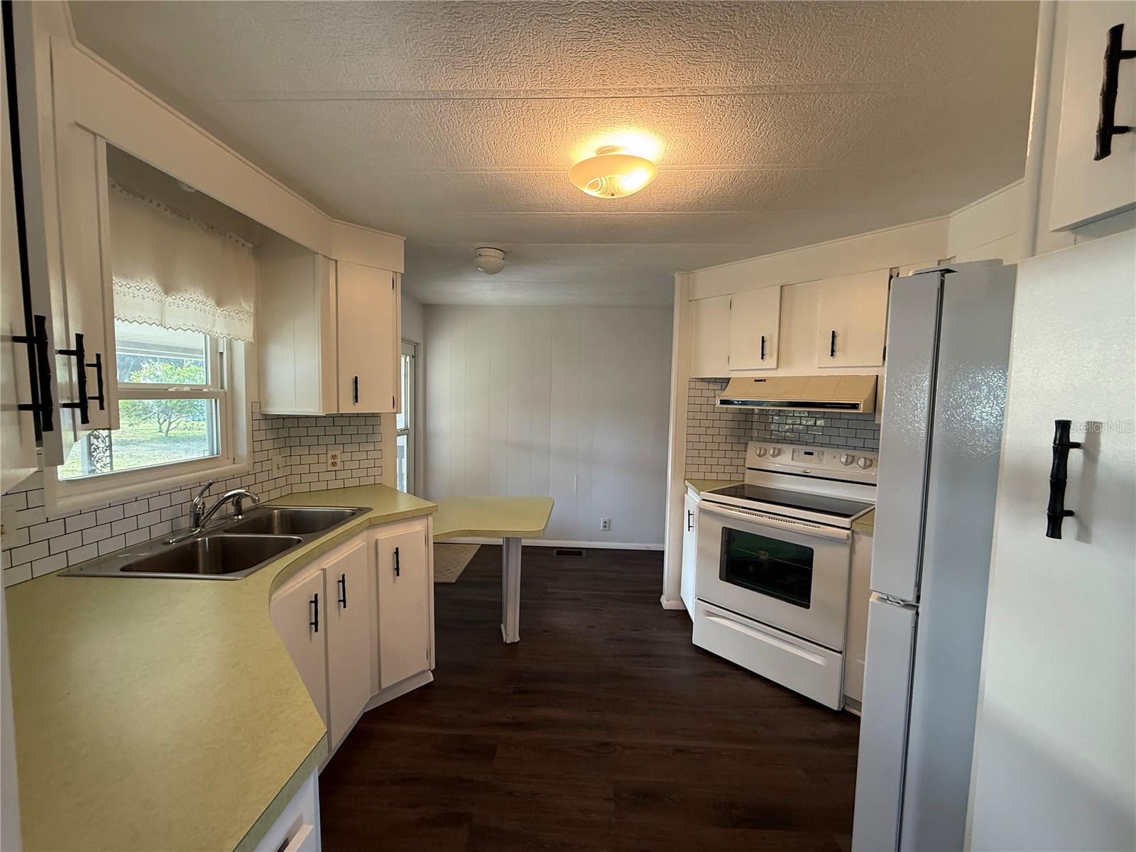 Image 9 of 40 For 27 Bobwhite Road