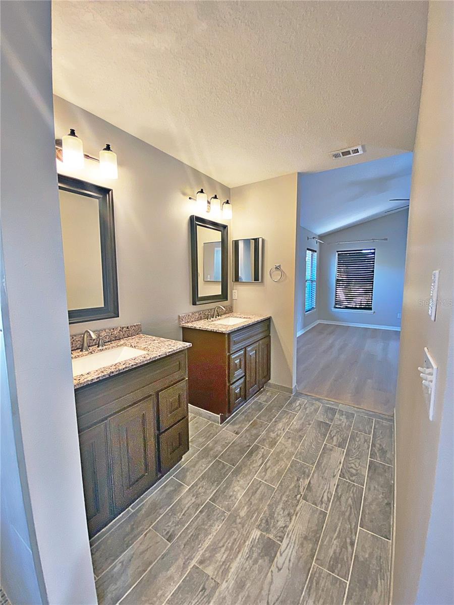 Image 14 of 21 For 16834 Rockwell Heights Lane
