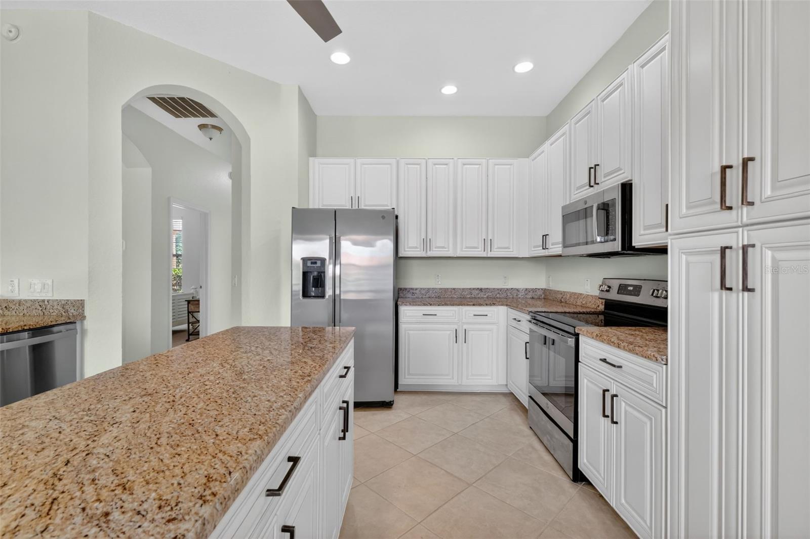 Image 9 of 49 For 10180 Lake Miona Way