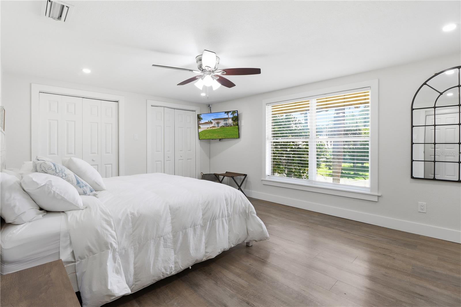 Image 23 of 49 For 9235 Harbor Isle Court