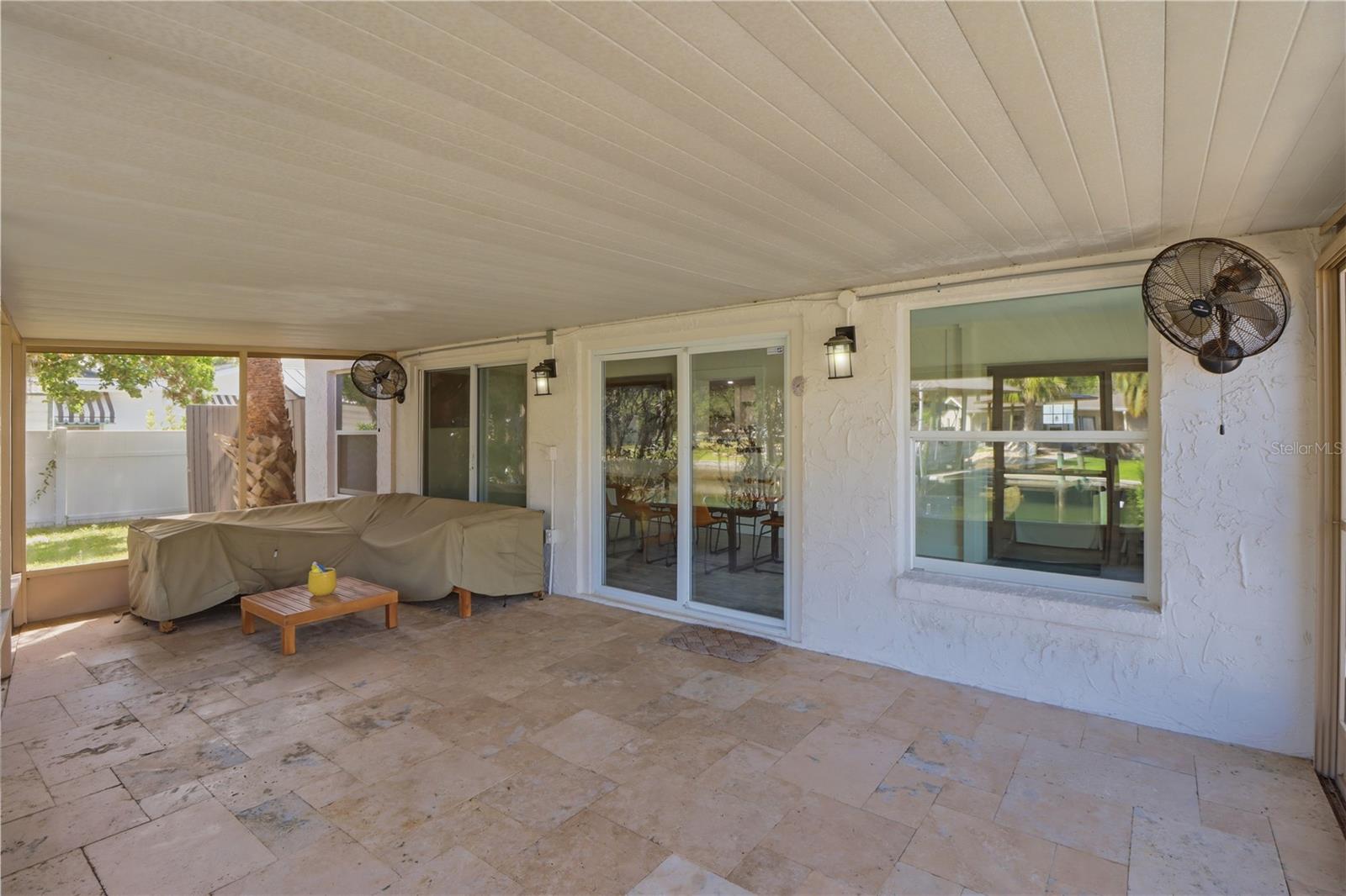Image 31 of 49 For 9235 Harbor Isle Court