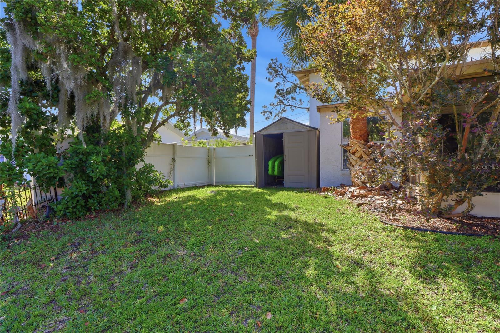 Image 43 of 49 For 9235 Harbor Isle Court
