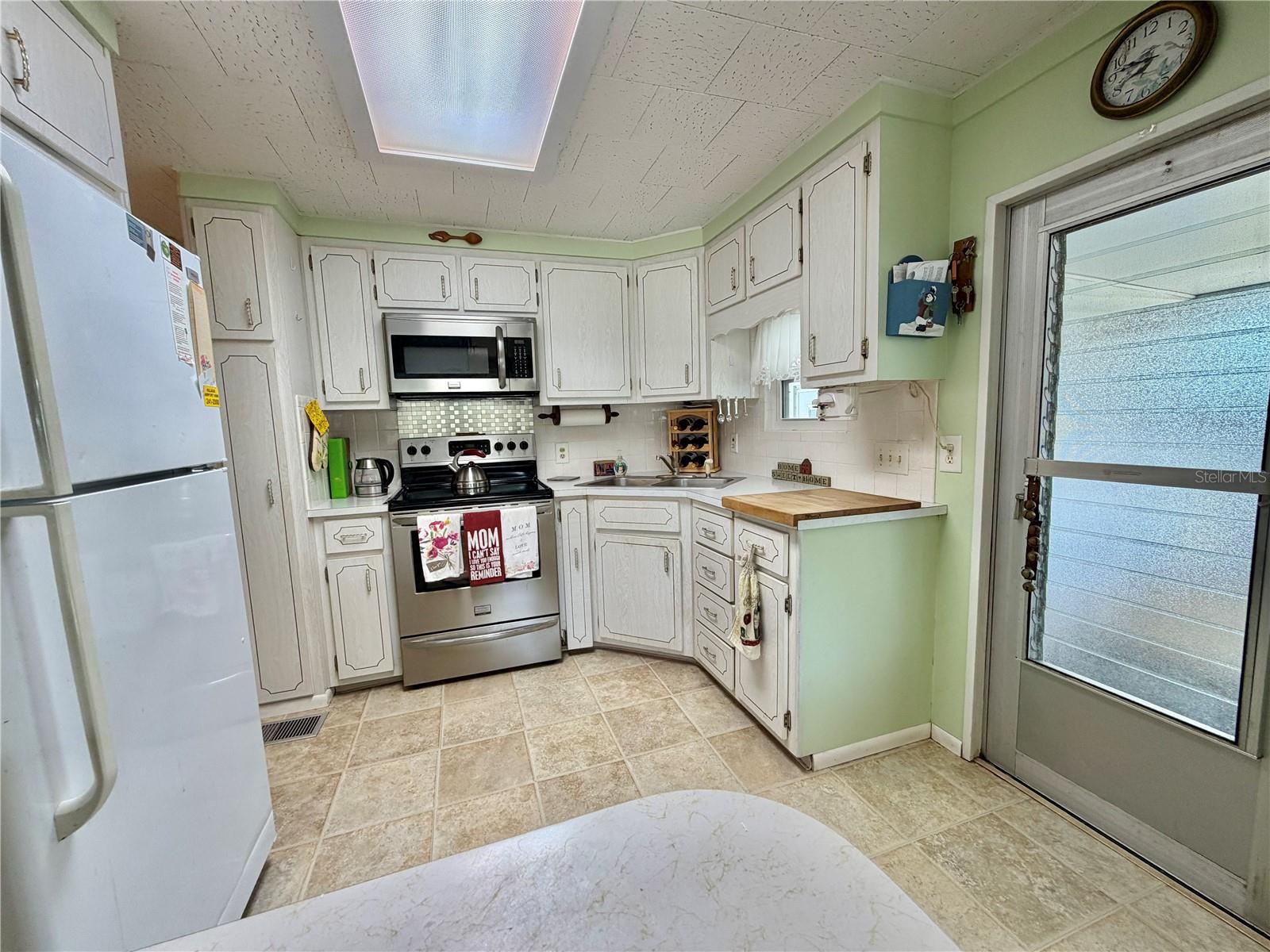 Image 15 of 47 For 223 Hawthorne Boulevard