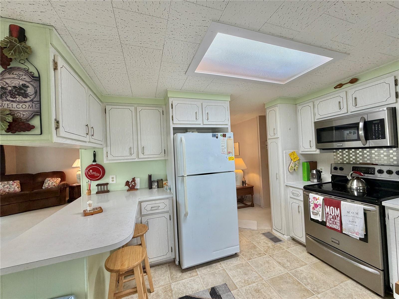 Image 18 of 47 For 223 Hawthorne Boulevard