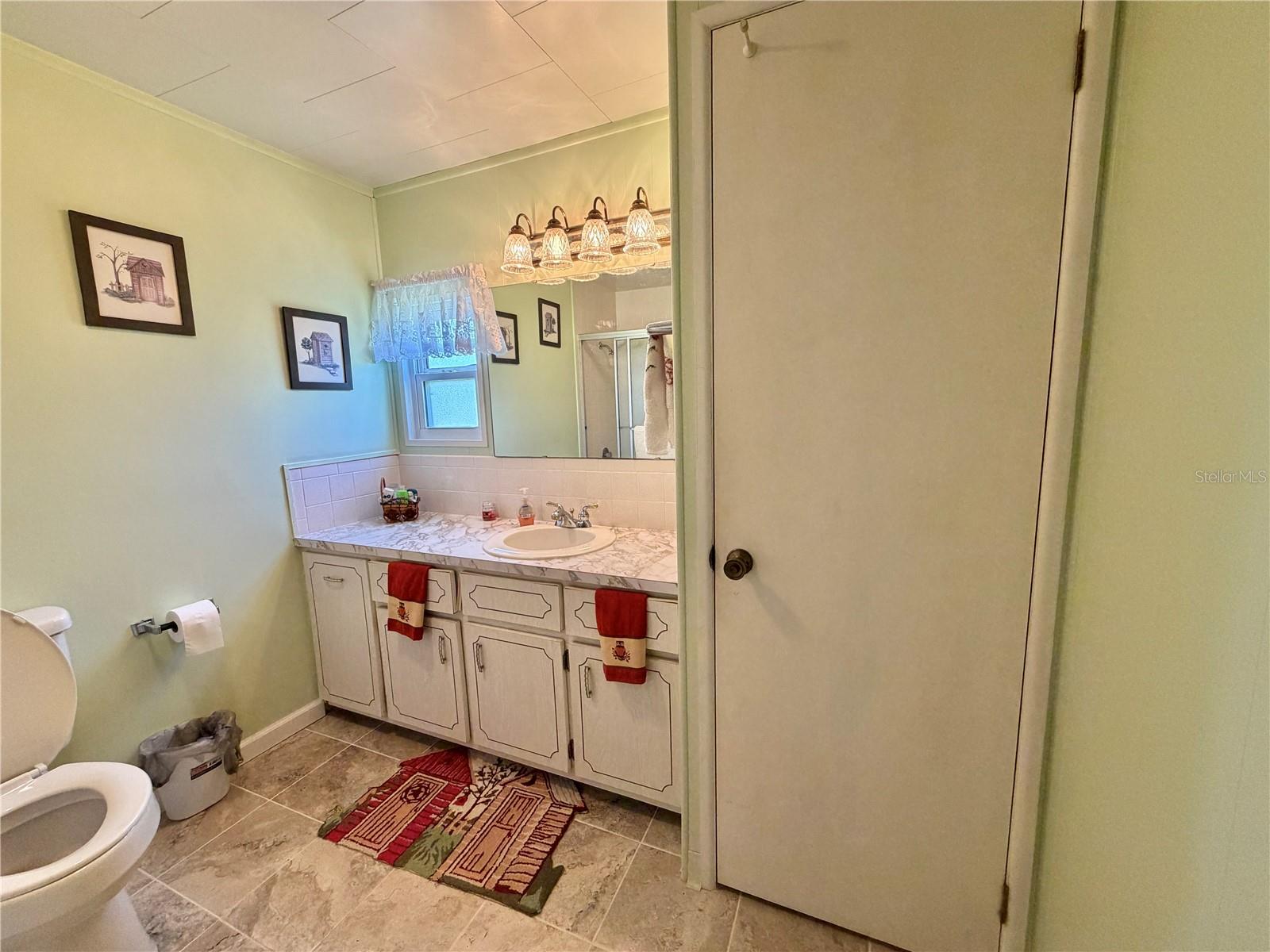 Image 33 of 47 For 223 Hawthorne Boulevard