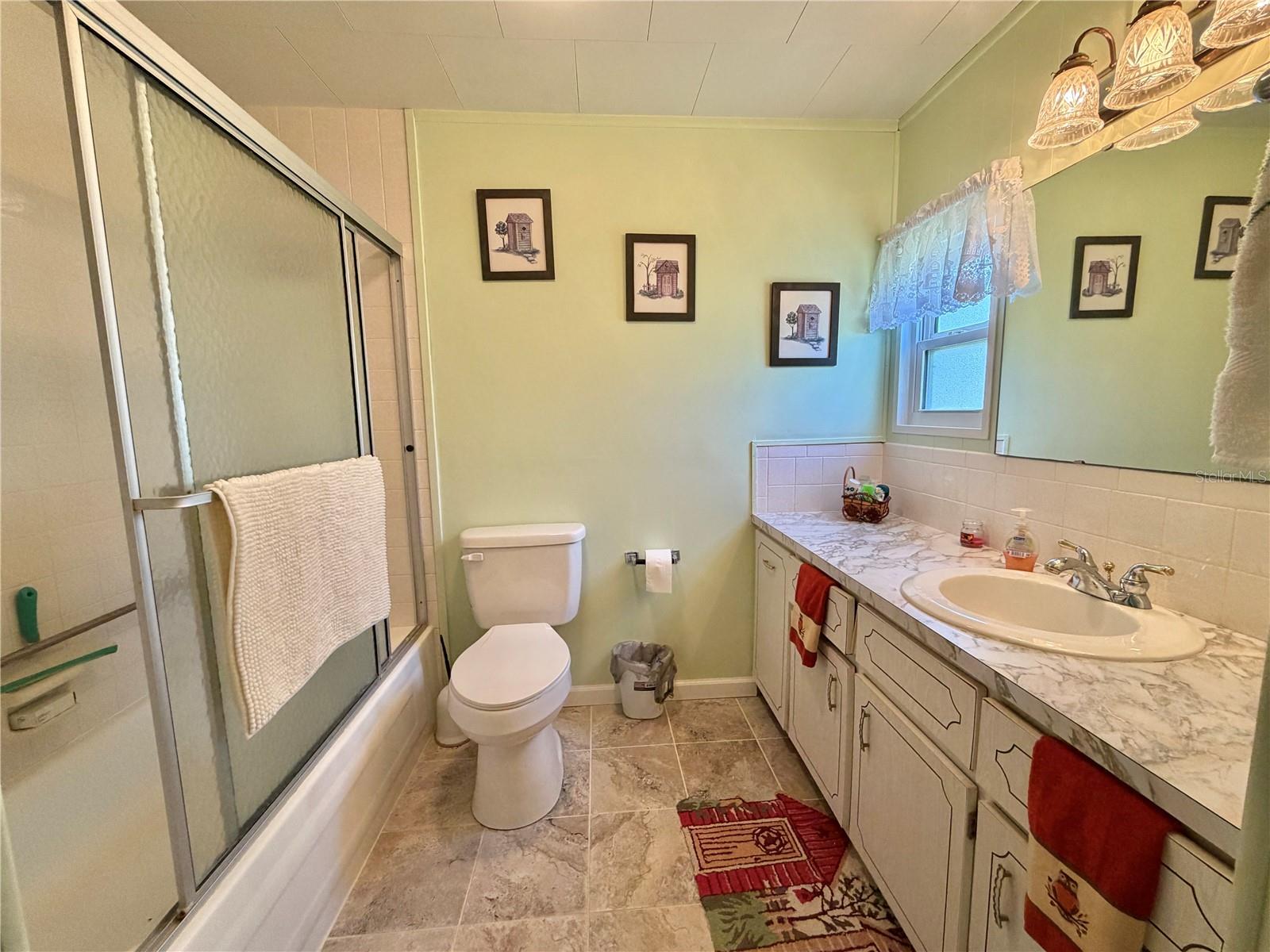 Image 34 of 47 For 223 Hawthorne Boulevard