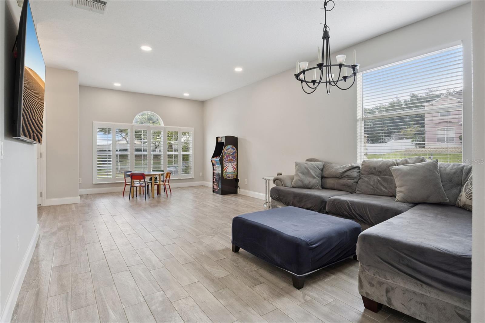 Image 8 of 35 For 465 Rob Roy Drive