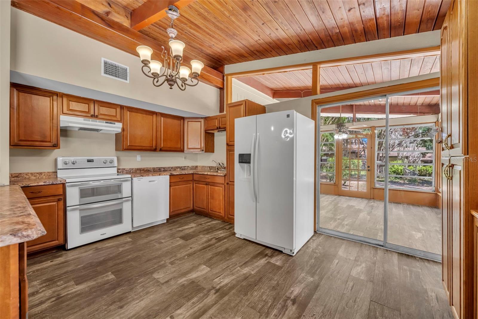 Image 16 of 67 For 13450 105th Terrace