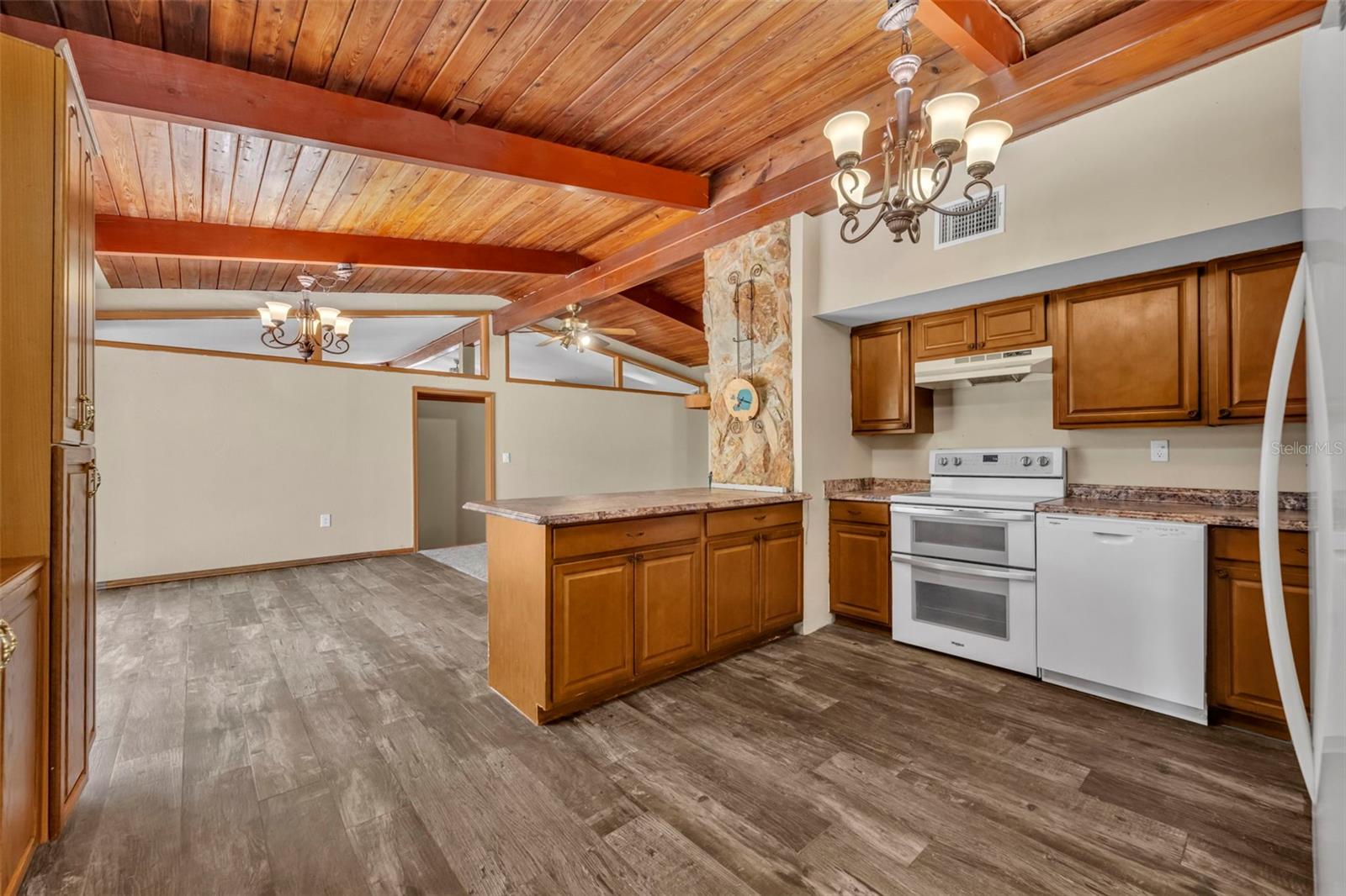 Image 18 of 67 For 13450 105th Terrace