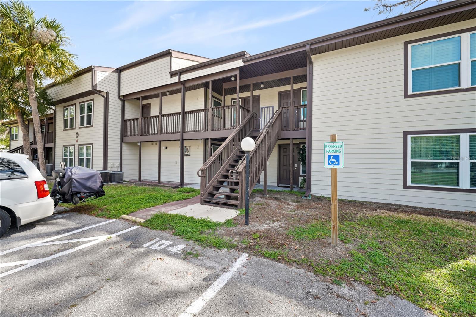 Image 6 of 39 For 17203 Sandalwood Drive