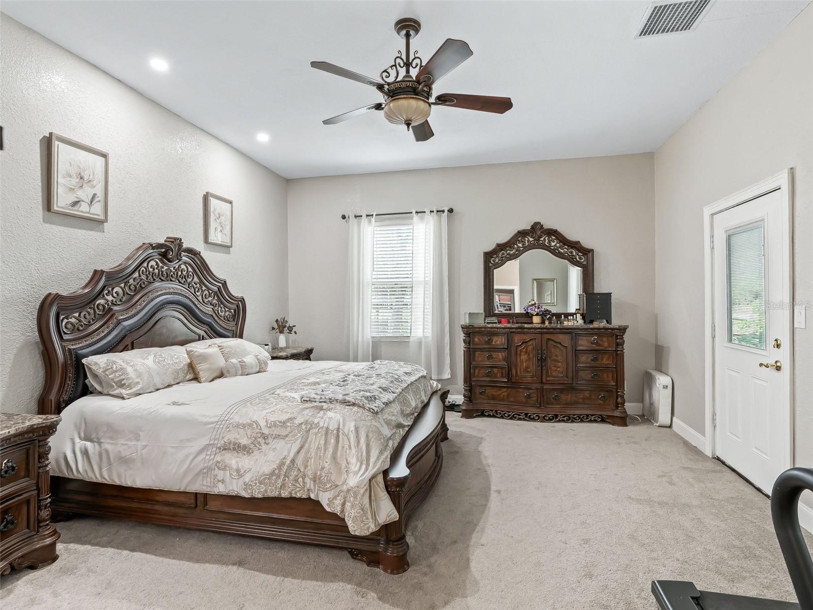 Image 16 of 63 For 7157 Knoxville Dr