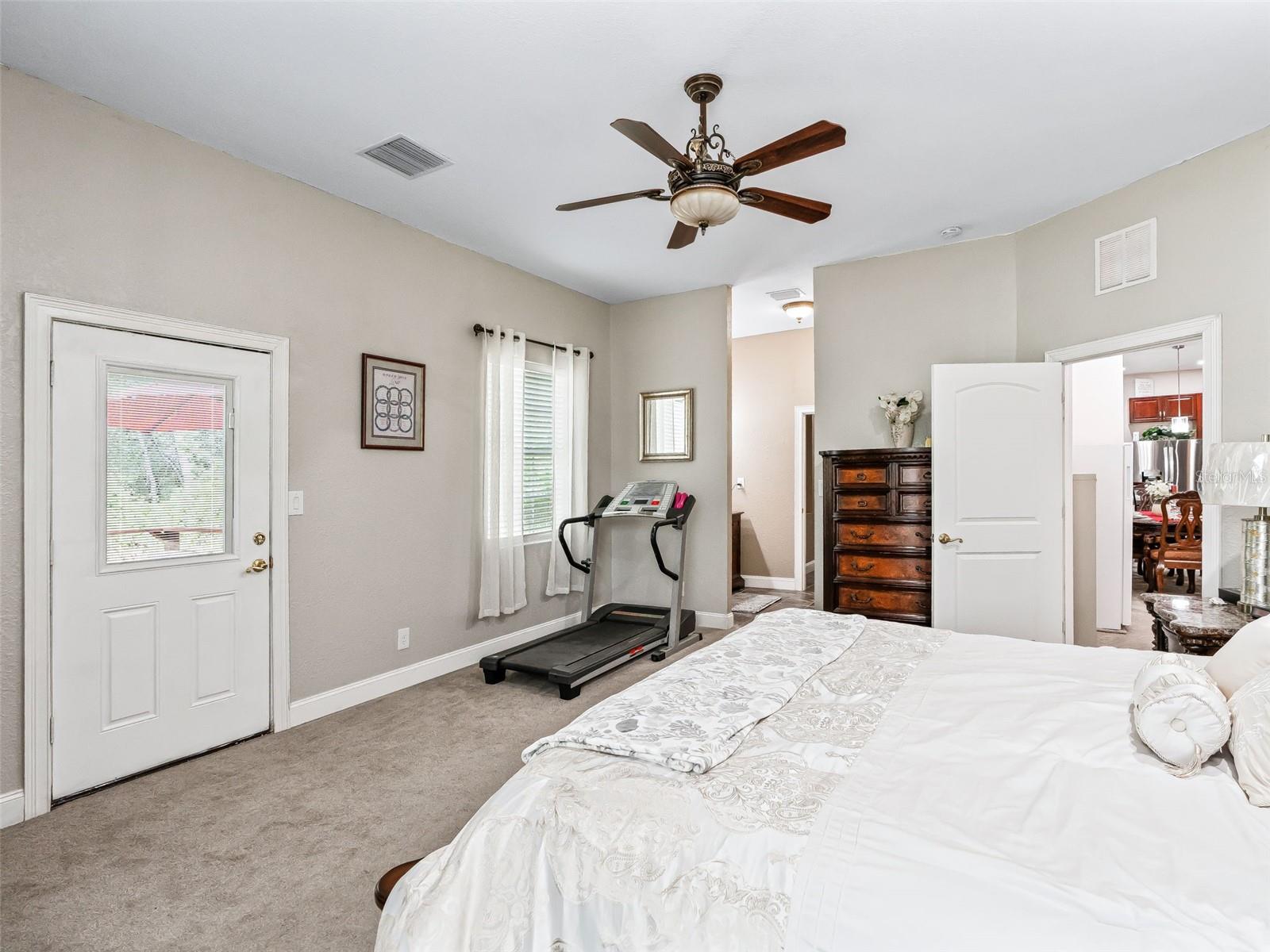 Image 17 of 63 For 7157 Knoxville Dr