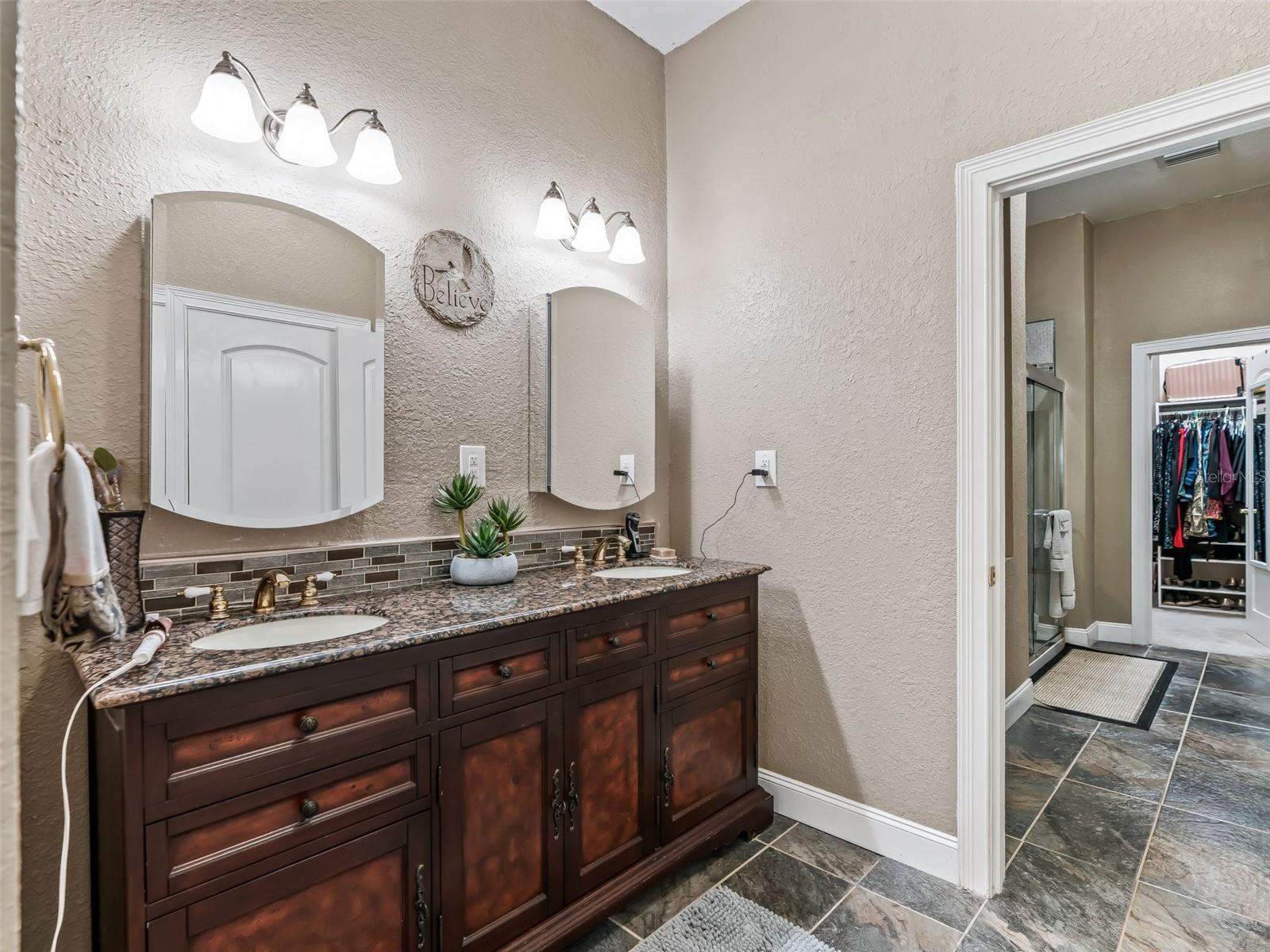 Image 18 of 63 For 7157 Knoxville Dr