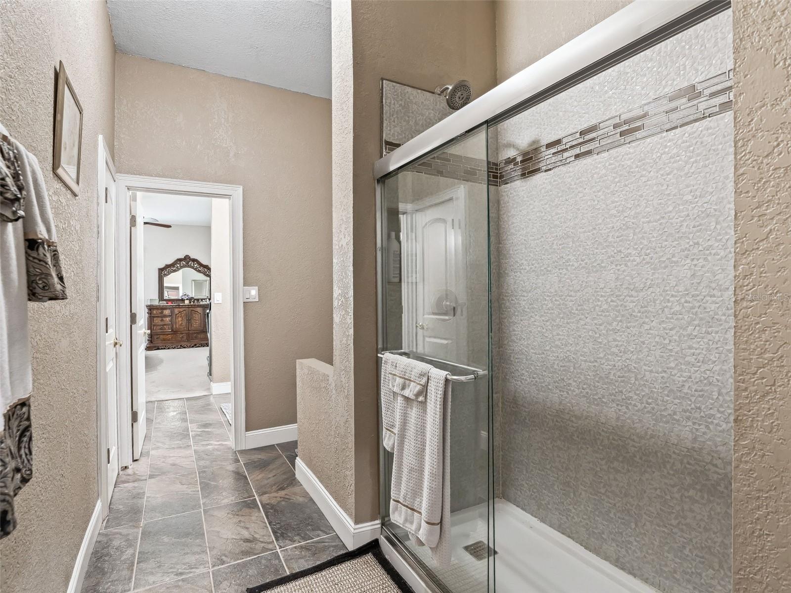 Image 19 of 63 For 7157 Knoxville Dr