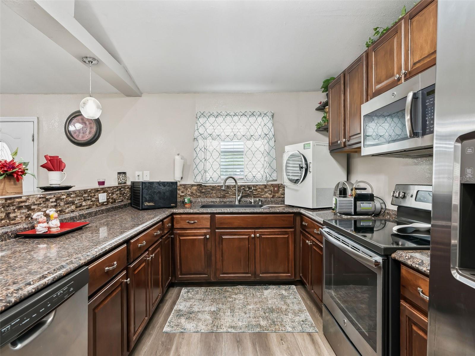 Image 37 of 63 For 7157 Knoxville Dr