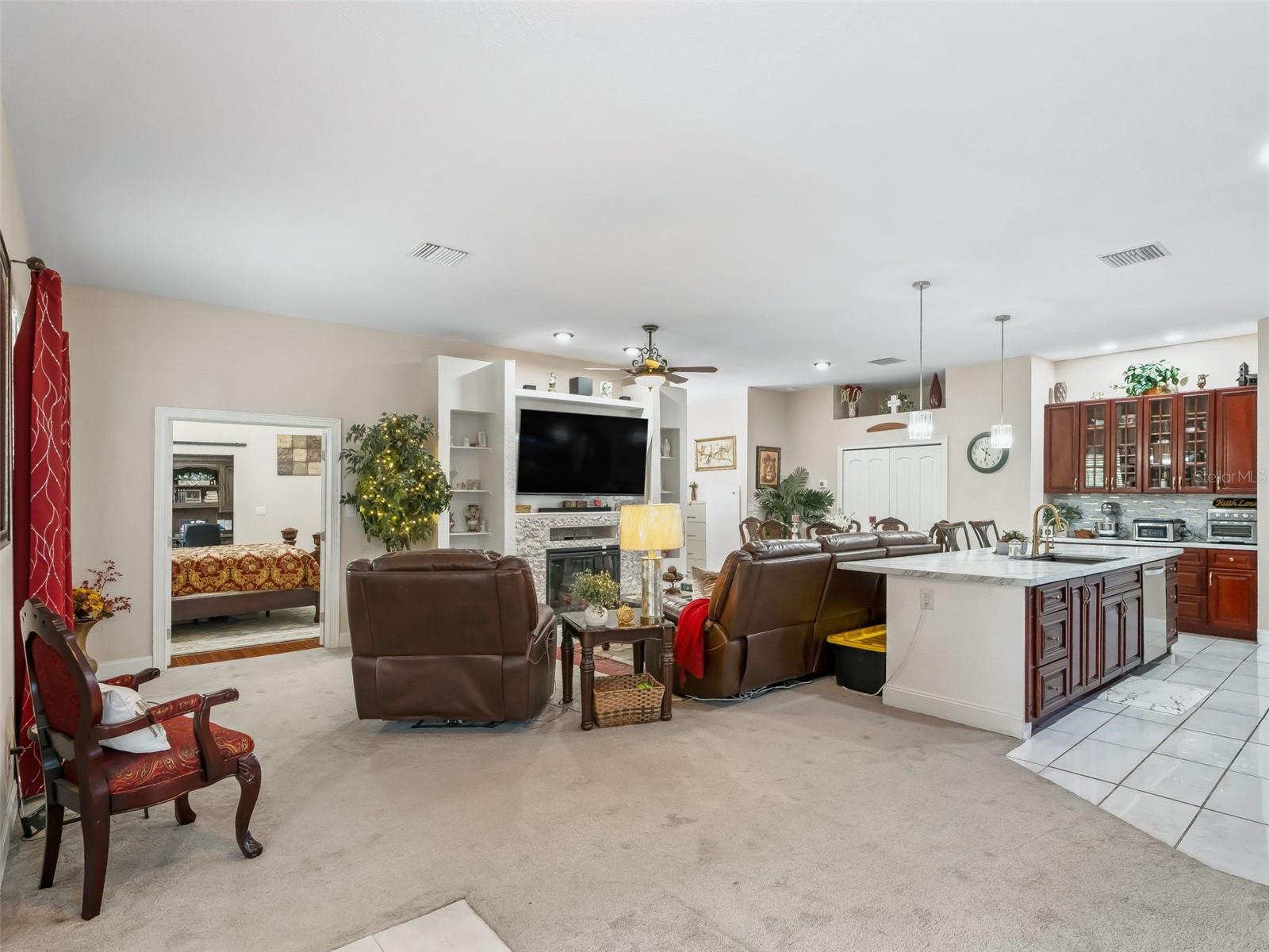 Image 6 of 63 For 7157 Knoxville Dr