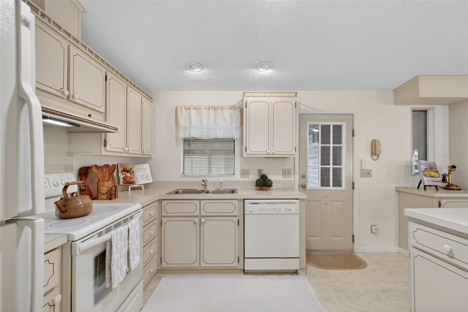 Image 12 of 44 For 706 Tangerine Drive