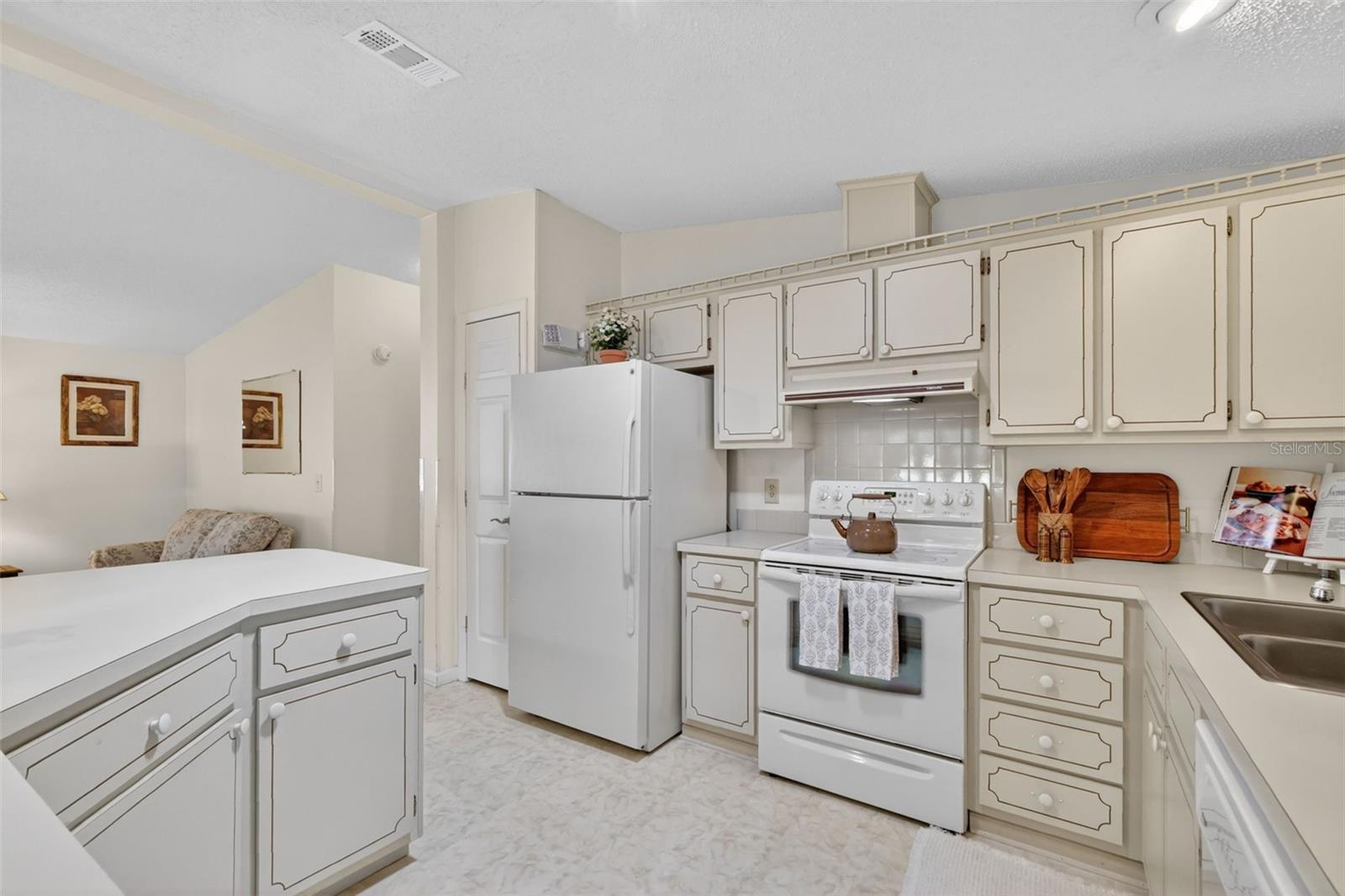 Image 7 of 44 For 706 Tangerine Drive