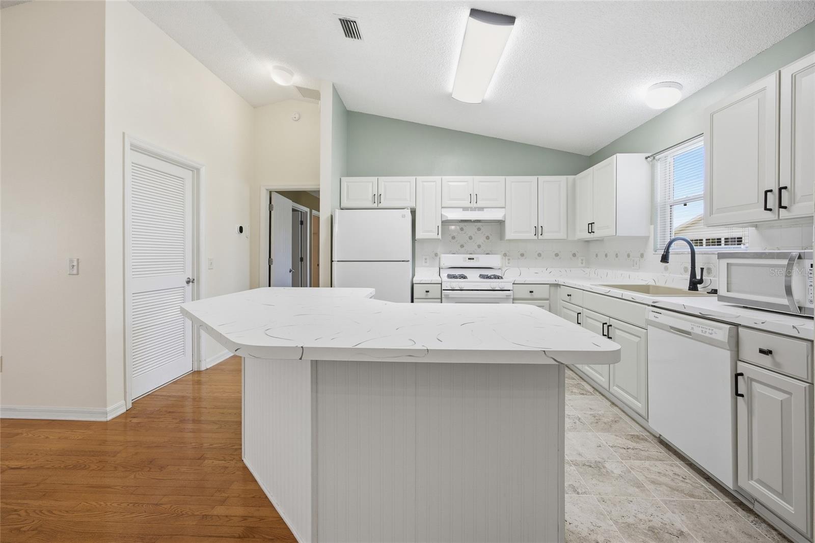 Image 11 of 46 For 17705 93rd Hawthorne Avenue