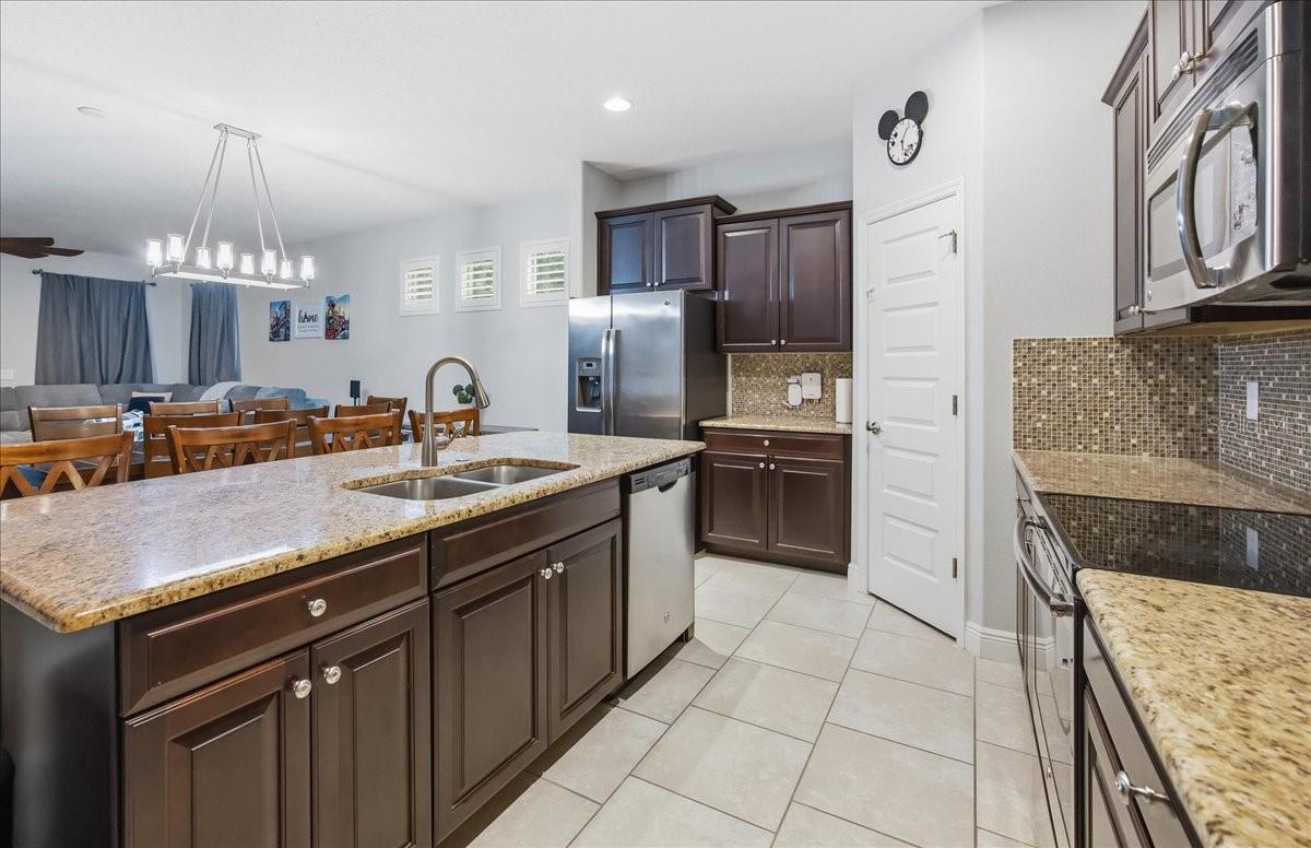 Image 13 of 53 For 8721 Bayview Crossing Drive