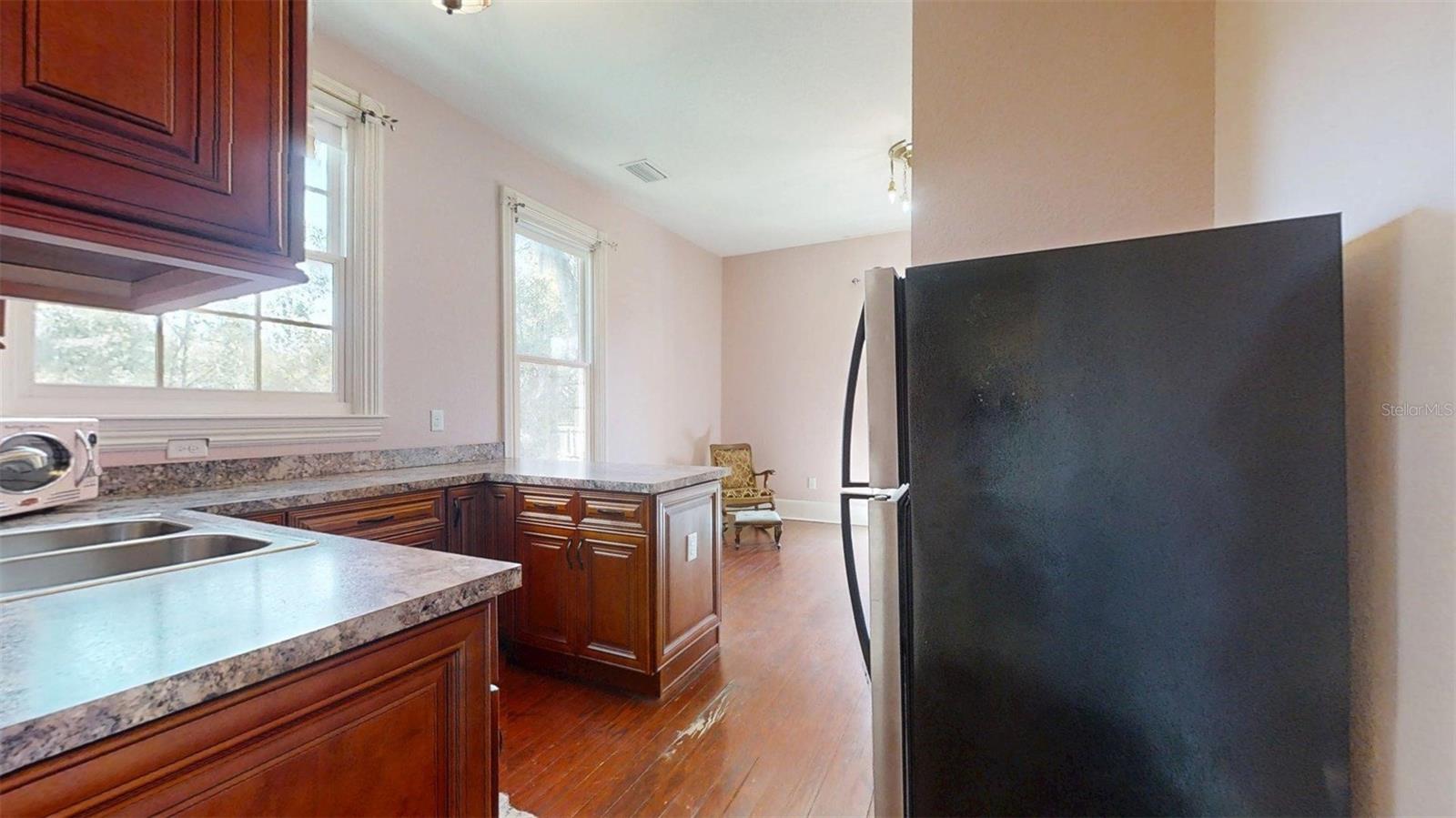 Image 18 of 82 For 805 Fort King Street