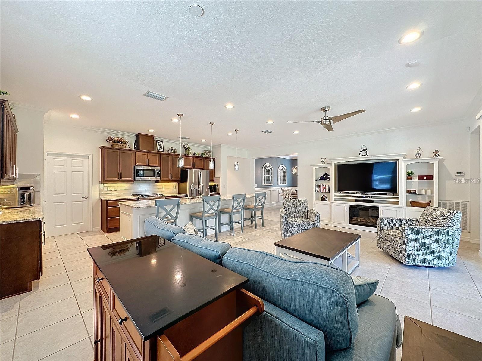 Image 6 of 45 For 209 Silver Maple Road