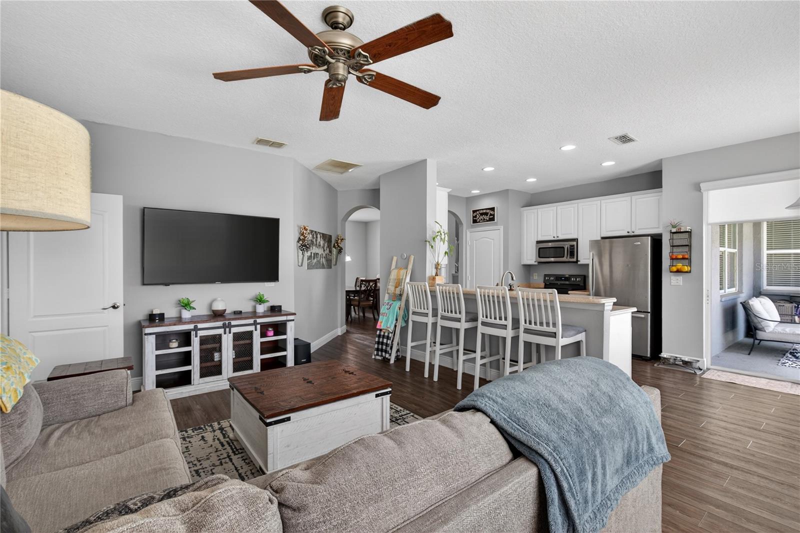 Image 18 of 57 For 23626 Valderama Lane