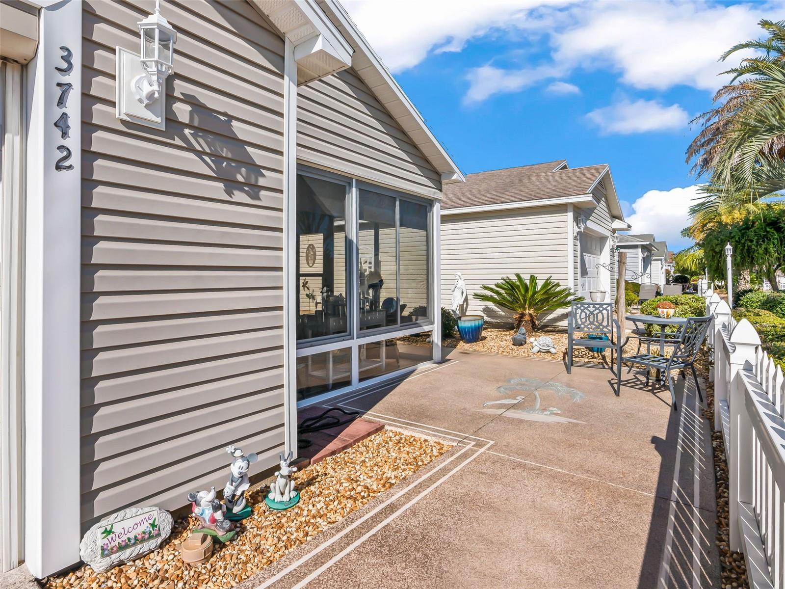 Image 4 of 38 For 3742 Viscaya Court