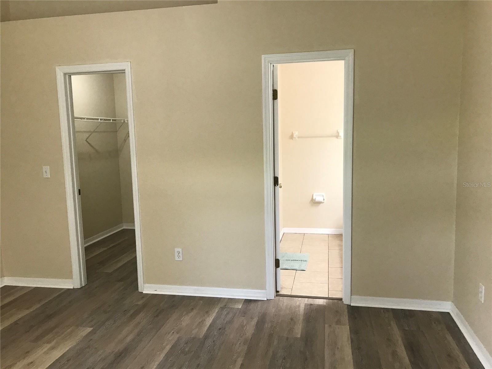Image 22 of 30 For 989 Scenic View Circle