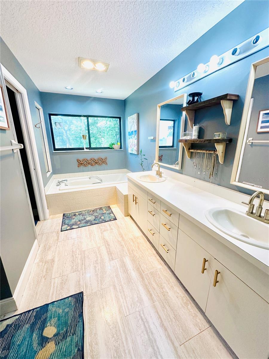 Image 11 of 34 For 631 Sand Lake Court