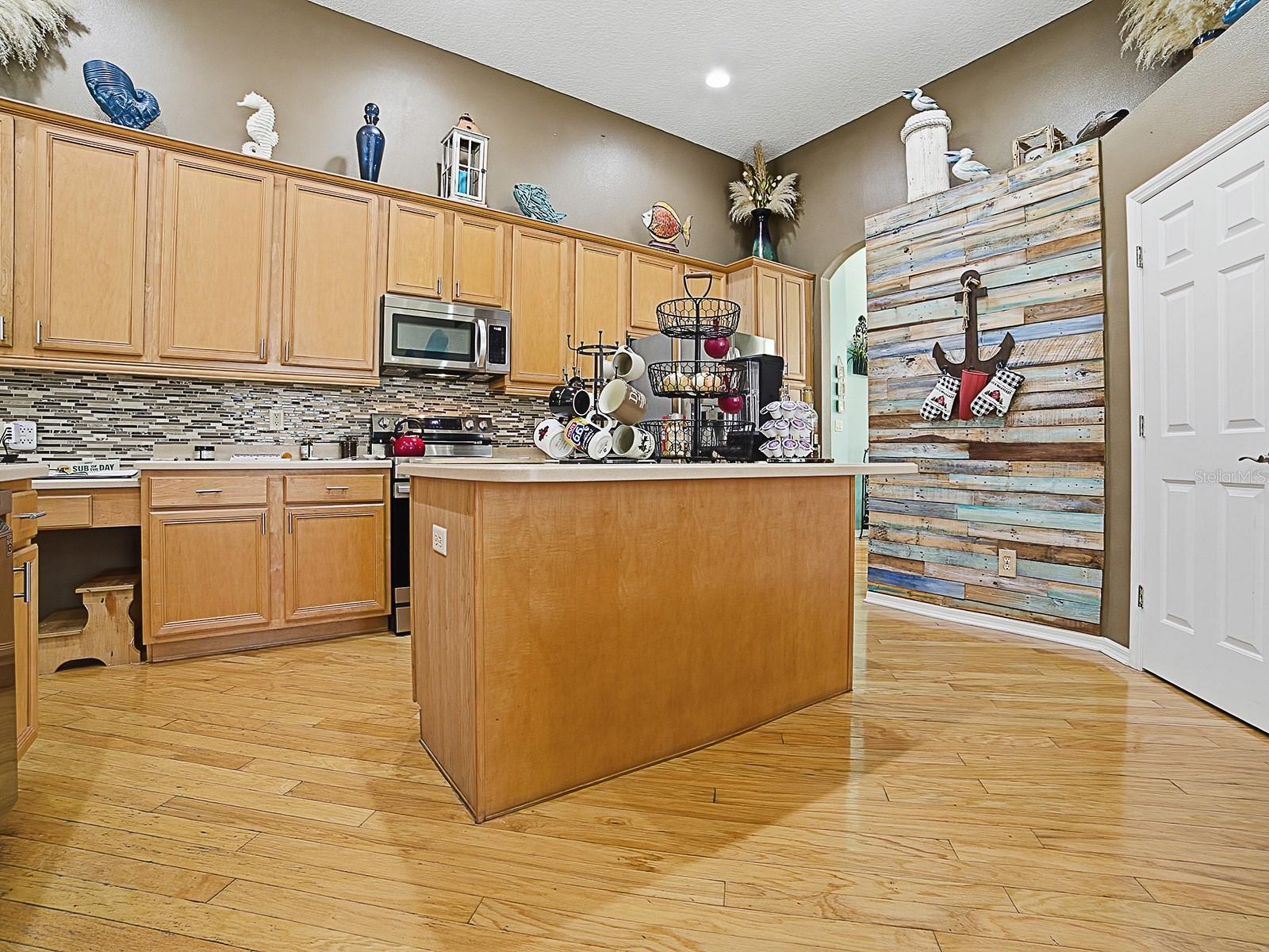 Image 20 of 54 For 24511 Bocage Way